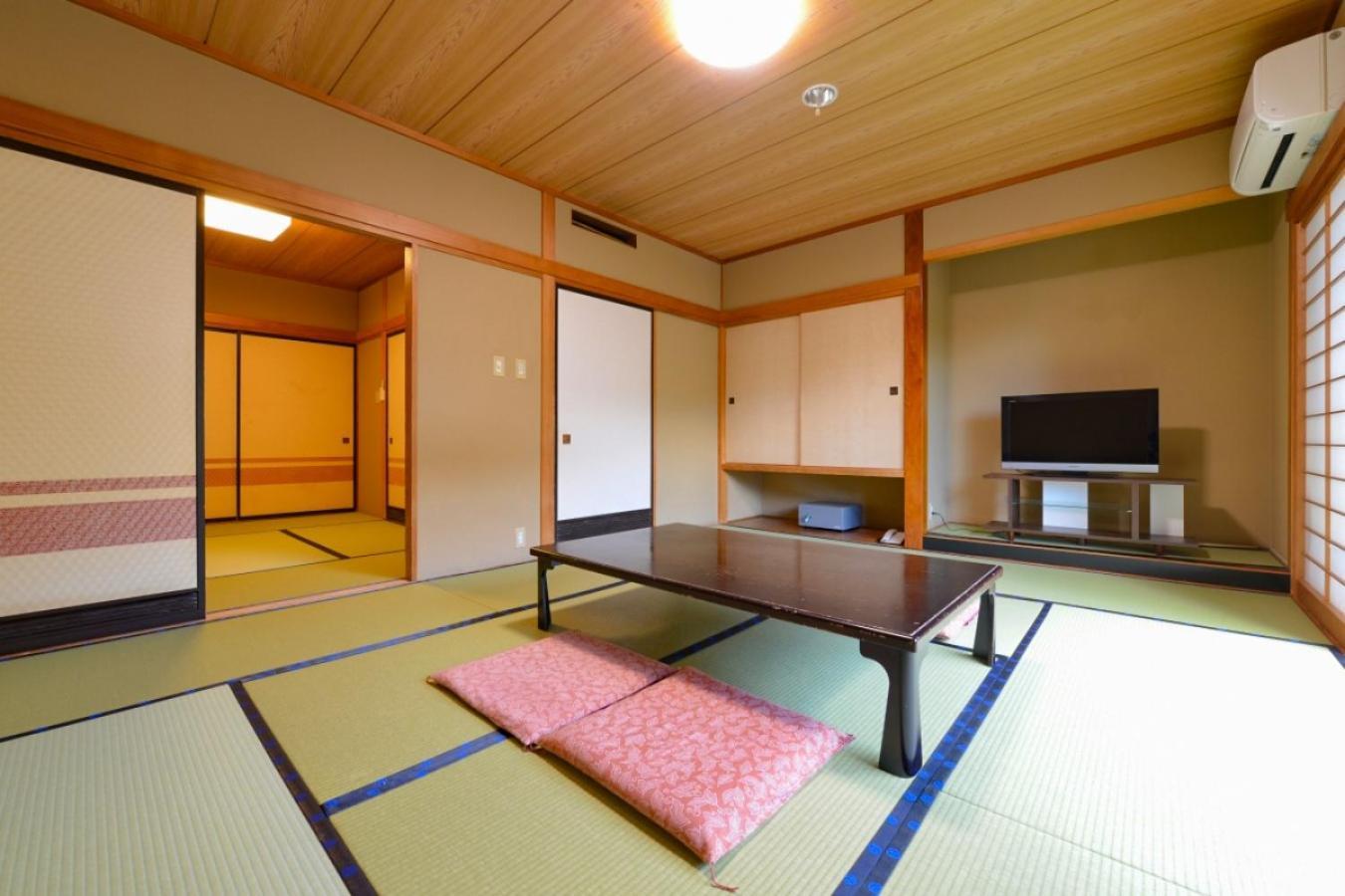 Ooedo Onsen Monogatari Shinshu Kakeyu Hotel Ueda Room photo